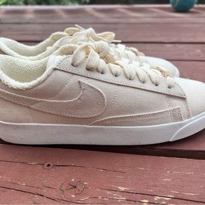 Nike Sneakers - US Women 7.5